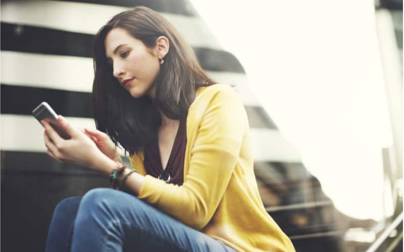girlfriend doesn't text me all day
